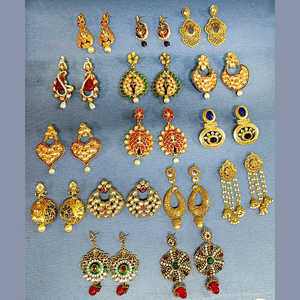 Paquete inicial al por mayor de 100 pendientes de moda surtidos, solo Rs.5500/-. - Product Image 1