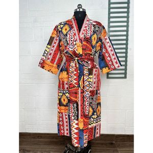 ชุดกิโมโนยาวแบบกลับด้านได้ Kantha Pur สีเขียวพาสเทล ลายสัตว์ ผ้าฝ้าย สำหรับคลุมชุดว่ายน้ำ - Product Image 1