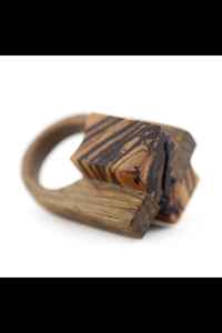 Fabriqué à la main de Curly Koa provenant des îles hawaïennes | Bois naturel pour hommes et femmes, bande en bois poli imperméable - Product Image 3