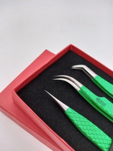 Pince à cils GETUP BROSONS IMPEX en acier inoxydable courbé, revêtement en poudre, qualité supérieure, pour volume de cils, vente en gros - Product Image 5