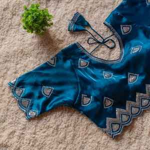 Readymade cousu ethnique Blouse belles demi-manches brodées indien mariée Partywear soie Saree correspondant festival de mariage - Product Image 3