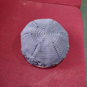 Sombrero de oración para hombres musulmanes de punto suave duradero de alta calidad Kufi Kopiah con multicolor y proporciona uso cómodo durante todo el día - Product Image 4