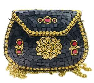 Pochette minimaliste en métal fait main avec un aspect brillant, traditionnelle - accessoire de mode - Product Image 1