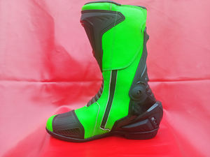 Chaussures de moto en cuir de vache véritable de qualité Botte de moto de course automobile Botte de cheville longue Chaussures de course en cuir de moto - Product Image 2