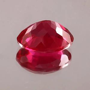 Gema Sintética de Rubí Rojo Sangre de Pichón, Corte Oval Facetado, para la Elaboración de Joyas - Product Image 4
