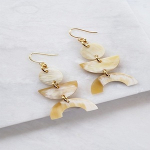 Pendientes colgantes de moda de cuerno de alta calidad Último diseño Precio al por mayor de India - Product Image 4