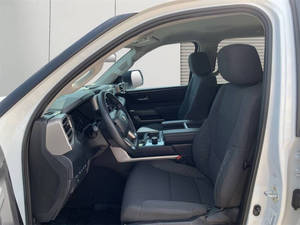 Toundra To-yota 2022 propre et impeccable - Product Image 2