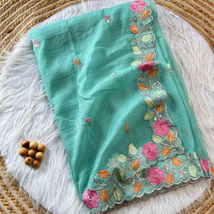 Saree de soirée de créateur avec belle mousseline de soie lourde brodée séquence de travail saree de mariage en soie - Product Image 1