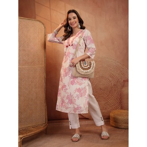Ensemble prêt-à-porter pour femme, style pakistanais, comprenant une kurta d'été en coton extensible à imprimé floral et un salwar kameez avec broderie, pour usage décontracté. - Product Image 1