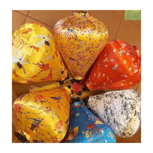 Lanternes en soie Hoi An fabriquées à la main dans des couleurs assorties pour l'éclairage décoratif, les événements de festival, la décoration intérieure et l'approvisionnement à l'exportation - Product Image 1