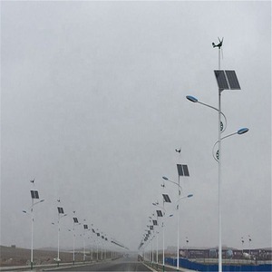 Cuerpo de aleación de aluminio IP66 alimentado por energía solar y viento de farola LED de 90W de alta calidad - Product Image 4