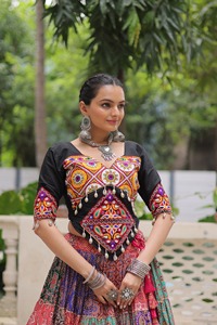 Magnifique imprimé en coton avec broderie Gamthi Lehenga Choli Indian Expoert et approvisionnement au taux le plus bas - Product Image 4