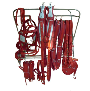 Harnais rouge élégant pour chariot à double cheval Équipement équestre élégant et magique pour utilisation en calèche - Product Image 2