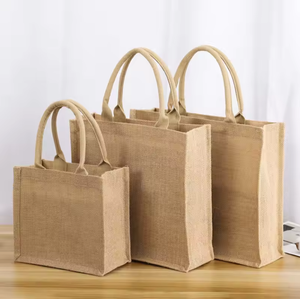 Sac fourre-tout en toile de jute pliable de haute qualité imprimé sur mesure avec couleur et taille personnalisées et cuir gaufré avec logo - Product Image 5