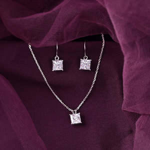 Parure de bijoux de mariée carrée solitaire en argent plaqué or 14 carats Russo avec zircon et perle, superposée d'or, pour mariages, fêtes et fiançailles - Product Image 2