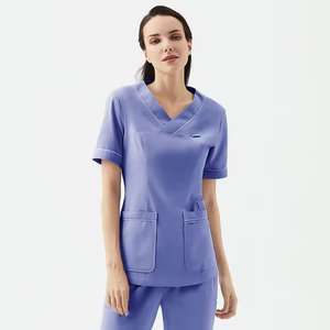 Tenue médicale confortable et modeste pour infirmières musulmanes, compatible hijab, durable et élégante - Product Image 5