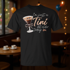 Camiseta promocional de cumpleaños Martini I'm Just a Tini Bit Older Today Espresso - Product Image 3
