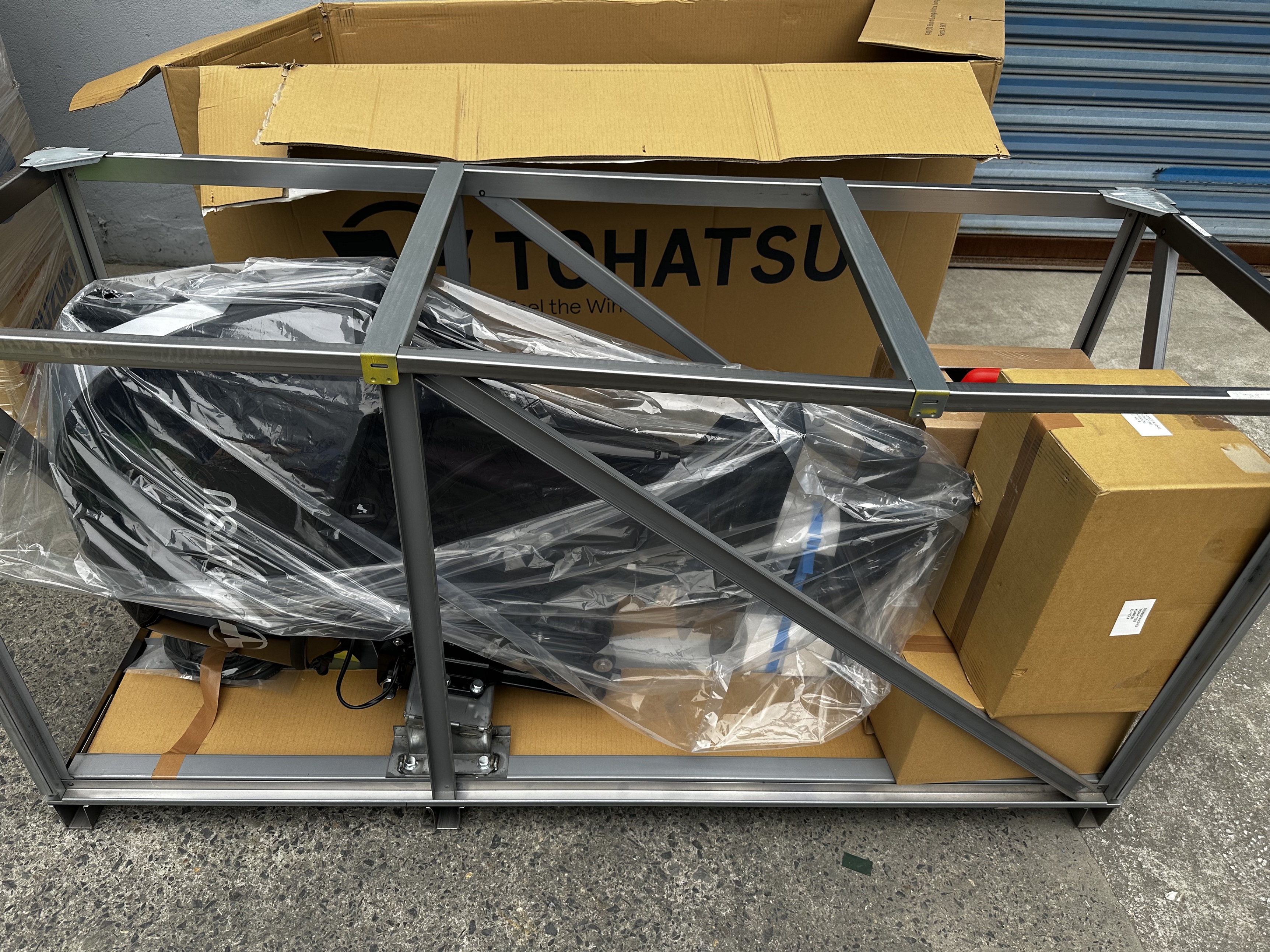 トーハツ M18E2/MX18E2 船外機エンジン - 2ストローク、41kg、294cc トーハツ M18E2/MX18E2 船外機エンジン - 2ストローク、41kg、294cc