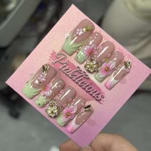 Uñas Postizas Blossom Garden con Diseño Elegante para un Look Sofisticado - Product Image 1