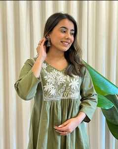 คงความเย็นและทันสมัยด้วยชุดเชือกที่มีน้ำหนักเบาและชุดสายไฟที่ใส่สบาย - Product Image 1