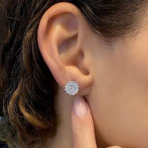 Nouvelle arrivée Prong Set Round Brilliant Cuts With The Outer Row avec des diamants de taille alternée 14k White Gold Stud Earring - Product Image 2