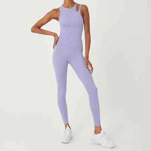 Ensemble de yoga 2 pièces personnalisé OEM Débardeur à épaules découpées et leggings évasés pour femmes - Product Image 4