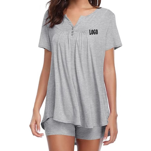 เสื้อยืดและกางเกงขาสั้นสำหรับผู้หญิงผ้าคอตตอน100% ออกแบบโลโก้ได้เองสวมใส่สบาย - Product Image 4