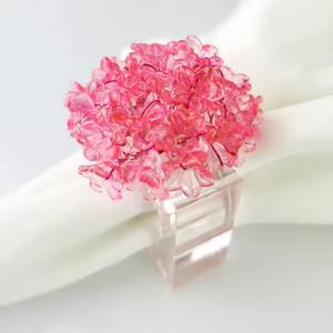 Rond de serviette fleur rose en résine Accessoire de décoration de table élégant pour la maison, le mariage et la fête Design floral et charmant élégant - Product Image 5