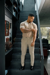 Haute vente Golf classique Taupe Polo avec bouton tonal et broderie 100% coton Gym athlétique et tenue décontractée hommes polos - Product Image 3