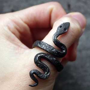 Accesorios de alta calidad 2024, anillos oxidados de Metal negro grueso, anillo de runa vikingo Retro de acero inoxidable para hombres y mujeres a la venta - Product Image 6