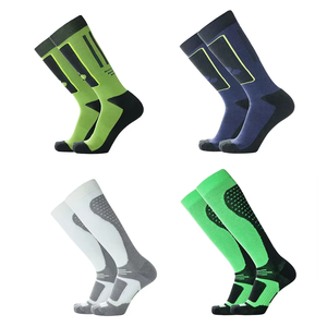 Chaussettes personnalisées unisexes pour jeunes, écologiques, confortables, légères, en coton, élasthanne et nylon, lisses, respirantes, séchage rapide, pour les routines de fitness - Product Image 5