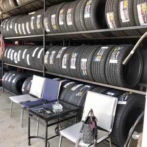 Pneus résistants à la Offres Spéciales de camion et de voiture hors route disponibles en stock - Product Image 4