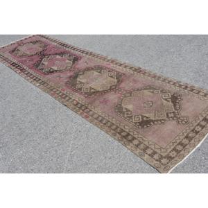 Alfombra turca vintage, alfombra de pasillo de 3.7x12.7 pies (113x387 cm), alfombra de lana marrón con motivos de plantas y árboles - Product Image 1