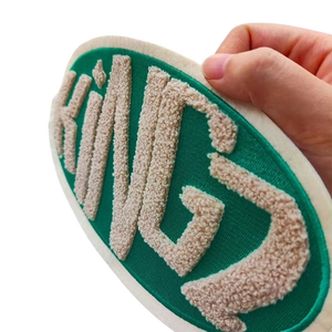 Fournisseur direct Écussons de broderie de conception personnalisée Fer sur badges brodés pour chapeau et vêtements Écusson 2025 Badges en tissu sergé - Product Image 1