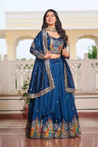 Ensemble Lehenga Choli de Luxe pour Femme Adulte, Brodé, avec Dupatta, en Tissu Riche Mélange de Soie, Collection Unity Luxure - Product Image 2