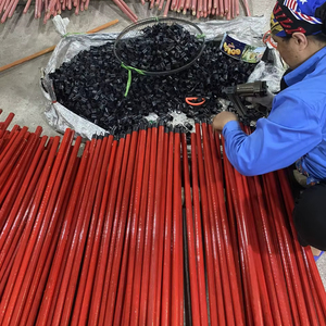 Escobas de madera de eucalipto con revestimiento de PVC colorido, cabeza de escoba de plástico, portátil, ligera, hecha en Vietnam, 120X2,2 cm, resistente y duradera - Product Image 1