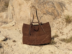 Sac à bandoulière bohème en jute avec fermeture éclair, dessus ouvert, deux sangles, sac de shopping d'été marron - Product Image 1