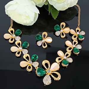 Proveedor de Joyería de Cristal CZ de la India, Gargantilla Floral Chapada en Oro, Conjunto de Collar de Novia con Aretes de Botón, Joyería para Mujer - Product Image 2