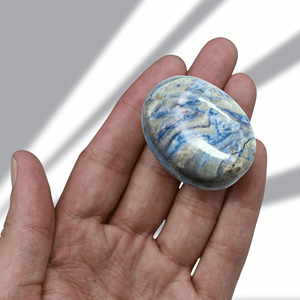 หินปาล์ม Scheelite สำหรับบำบัดและพลังงานคริสตัลธรรมชาติขัดเงาสำหรับการทำสมาธิและบรรเทาความเครียด - Product Image 4