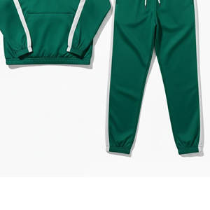 Survêtement coupe-vent à capuche personnalisé avec logo pour hommes - Tissu doux et confortable pour les entraînements, la mode décontractée et la promotion d'équipe - Product Image 3