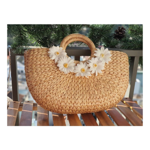 Sac à bandoulière en jacinthe d'eau écologique avec doublure en toile durable et détail de fleurs fabriquées à la main pour les amoureux de la mode féminine - Product Image 1