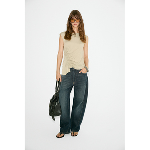 ETHIQUET JASMINIUM Blusa de mujer con cuello redondo y sin mangas con detalle de fruncido en la parte delantera - Product Image 5