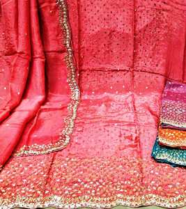 Costumes indiens de créateur modernes non cousus brodés à la main pour femmes pour les fêtes de style traditionnel - Product Image 2