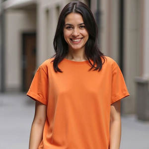 T-shirt uni pour femme, coupe classique, texture lisse, style tendance et confort tout au long de la journée - Product Image 4