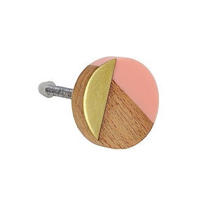 Atractiva perilla de madera y resina para puerta, cajón, perilla de armario, forma hexagonal, nuevo diseño, perilla de resina de madera de lujo, producto hecho a mano - Product Image 3