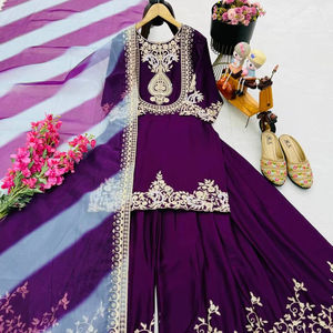 Antra Lifestyle, séquence de codage unique, travail magnifique, style Bollywood, costume indien pakistanais de créateur, sharara-dupatta - Product Image 1