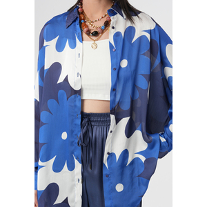 Camicia oversize da donna con stampa floreale della collezione Design - Product Image 1