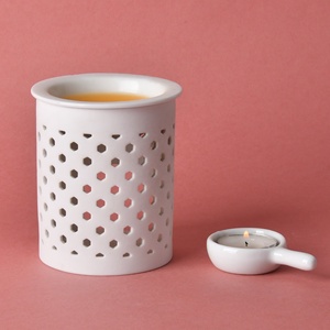 Lampe d'aromathérapie en céramique blanche chauffe-bougie électrique et brûleur de tarte à la cire pour huile parfumée petit design pour un usage domestique - Product Image 6