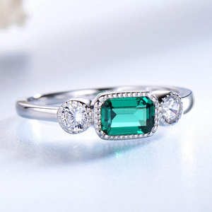 Bague de Fiançailles de Luxe pour Femme en Argent Sterling 925, Sertie de Zircon Vert Émeraude Taille Brillant et Diamants Latéraux, 3 Pierres - Product Image 5