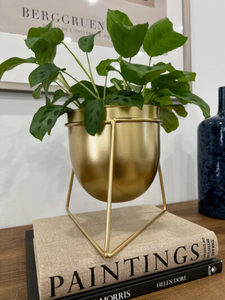 Pots de fleurs en fer de style antique avec support pour décoration de ferme ou de jardin rustique disponibles au prix de gros - Product Image 2